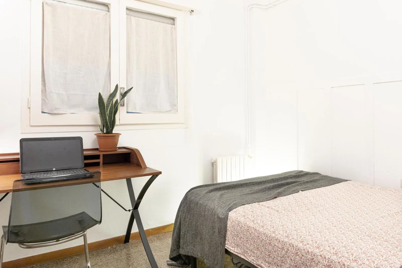Rooms In Beautiful Apartment In Gracia Barcelona
