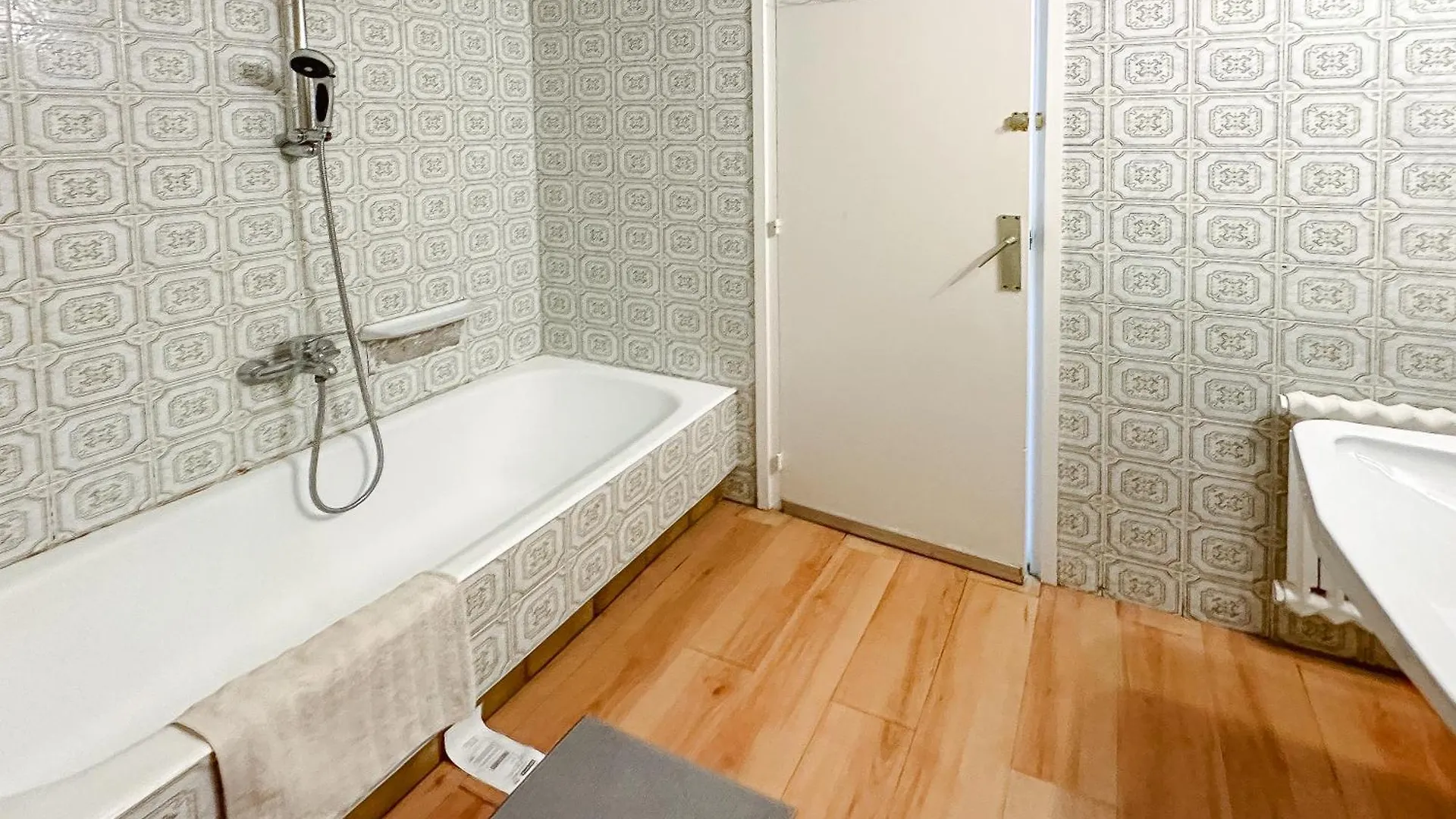 Rooms In Beautiful Apartment In Gracia Barcelona Guest house