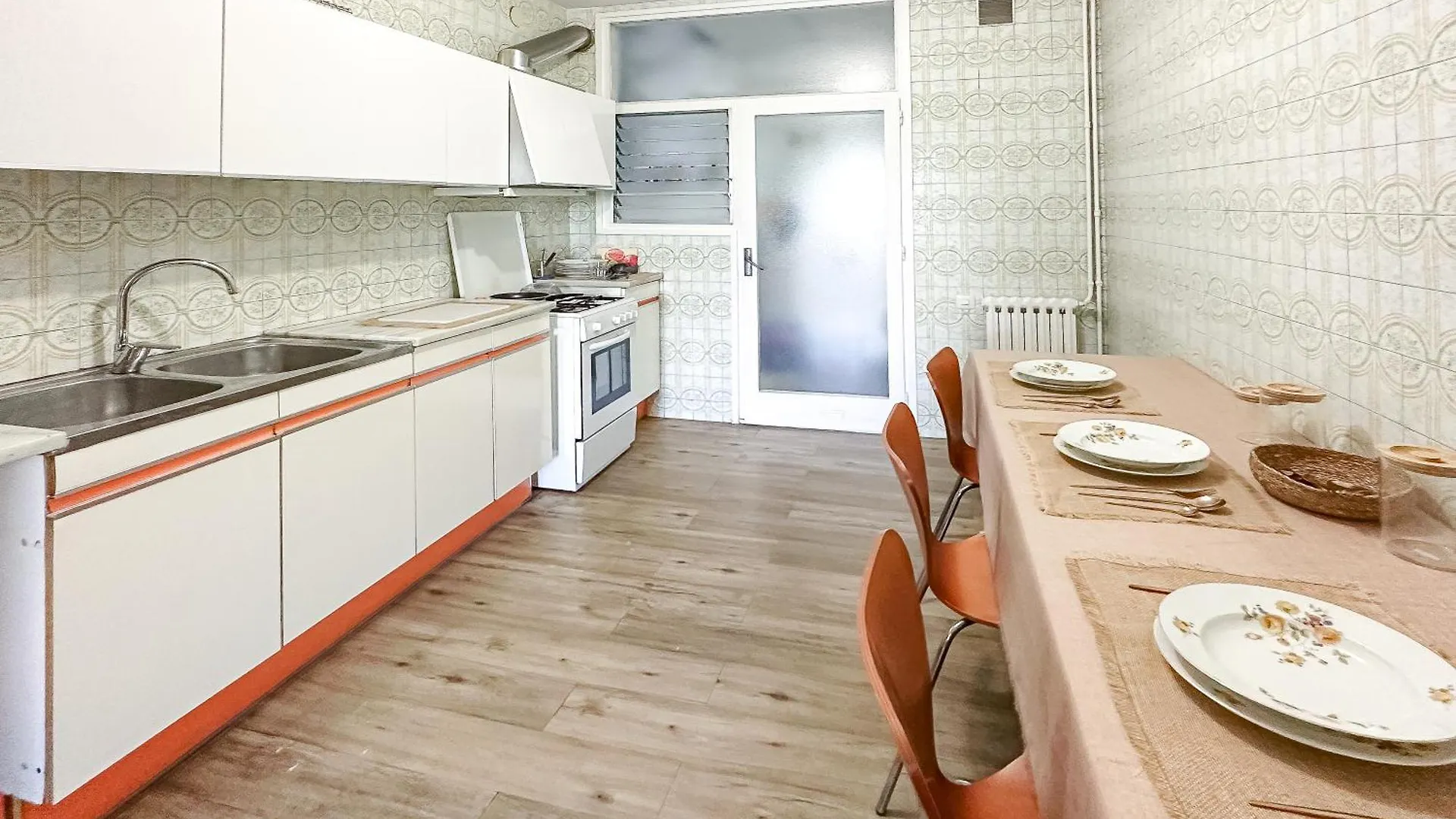 Guest house Rooms In Beautiful Apartment In Gracia Barcelona