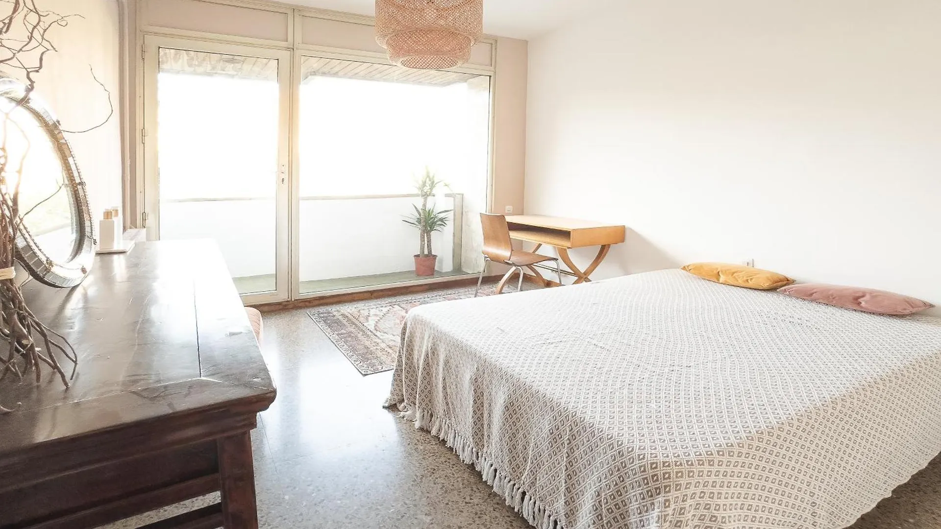 Rooms In Beautiful Apartment In Gracia location